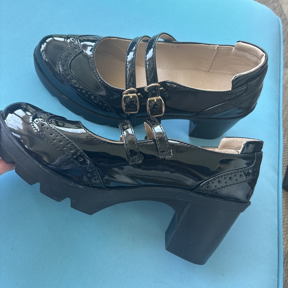 Black Patent Leather Wing Tip Mary Jane Chunky Heel Shoes Gold Buckle SZ 40 (9) - Picture 10 of 10